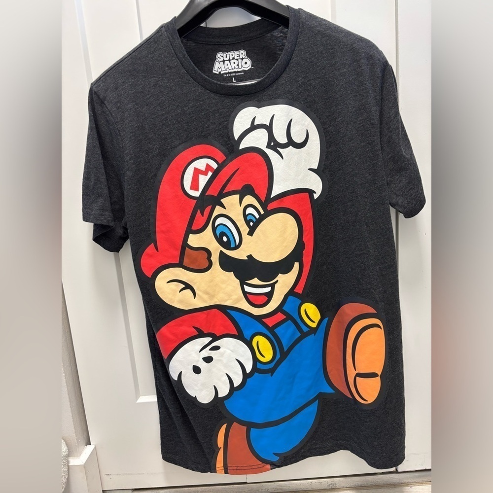 Super Mario Men T-Shirt Short Sleeve NWPT Size L Charcoal Gray